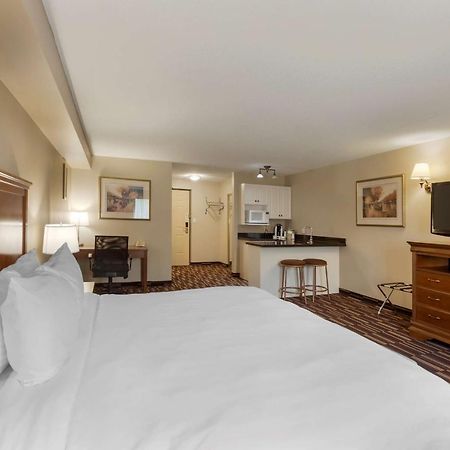 Best Western Plus Orillia Hotel Exterior foto