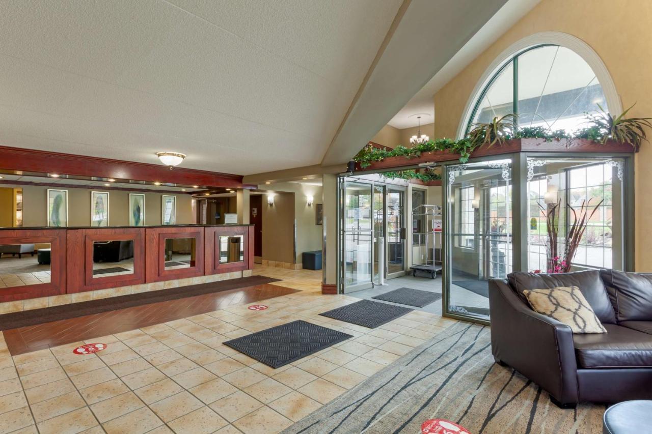 Best Western Plus Orillia Hotel Exterior foto