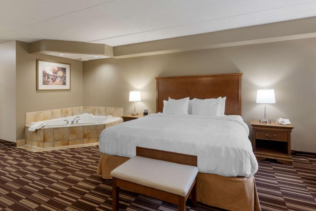 Best Western Plus Orillia Hotel Exterior foto