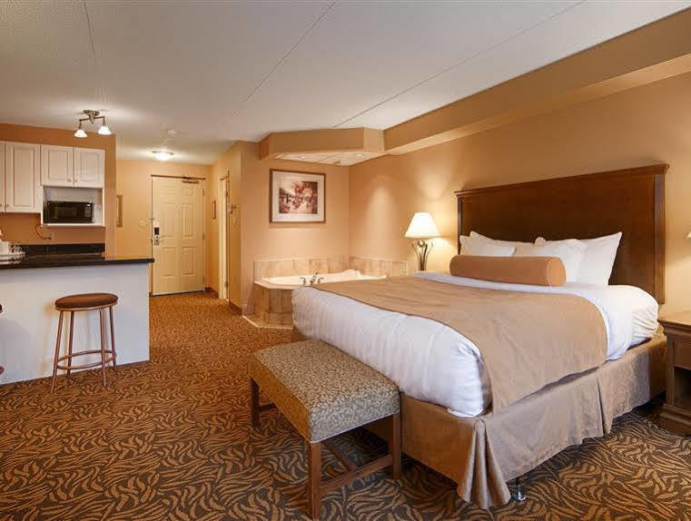 Best Western Plus Orillia Hotel Exterior foto